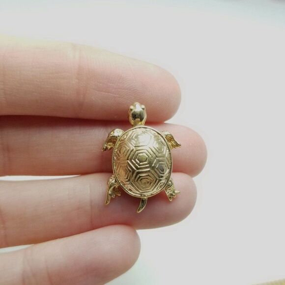 Vintage Little Gold Tone Turtle Slide Pendant, Add Chain, Retro Estate - Picture 5 of 5